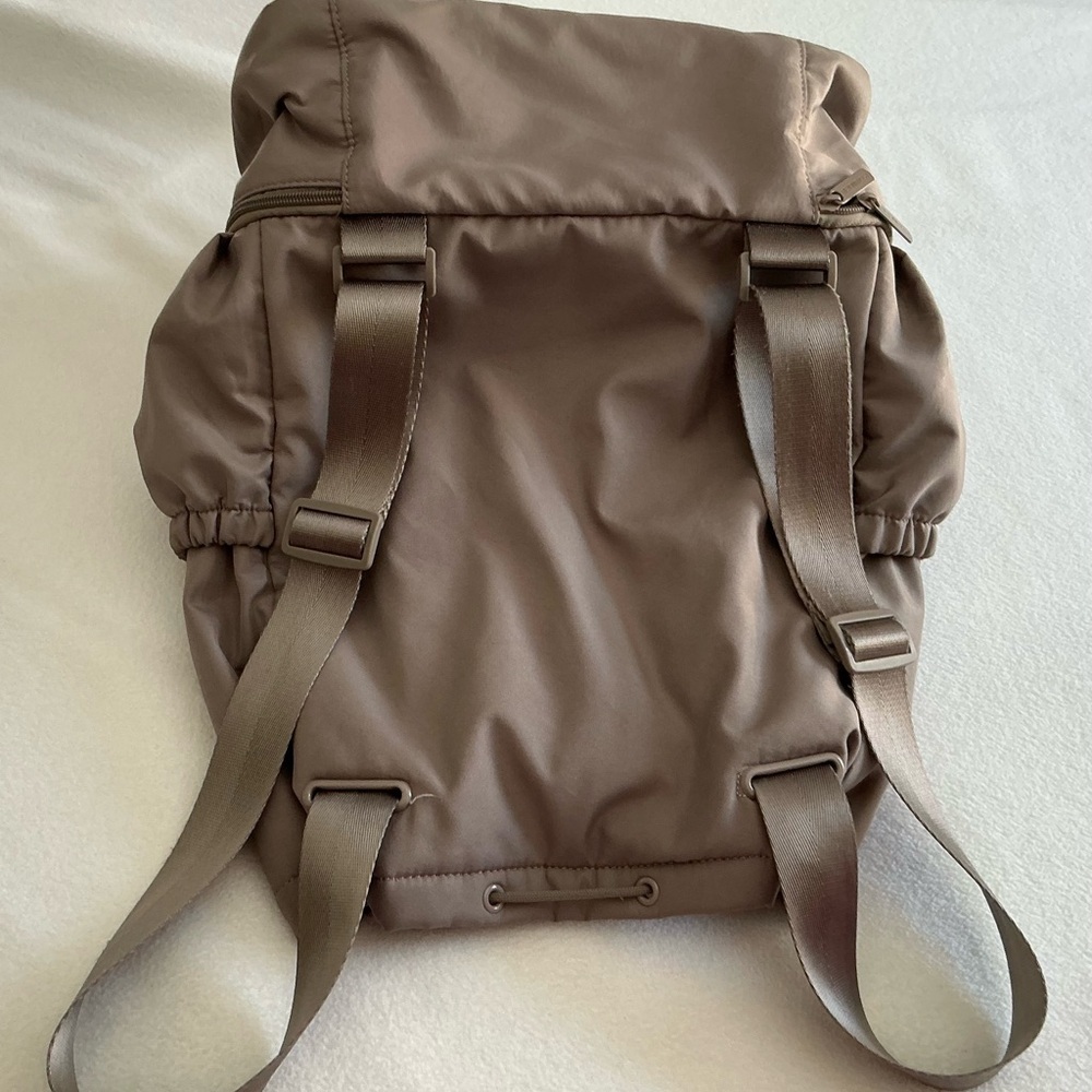 Beyond Yoga Taupe Carryall Backpack. - Picture 7 of 11